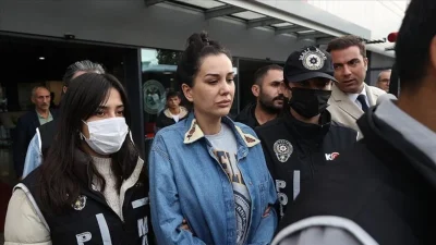 Sosyal medya paylaşımları ve açıklamalarıyla gündemden düşmeyen fenomen Dilan Polat