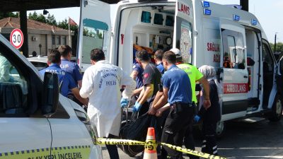 Tuzla Fatih Mahallesi Orhanlı Gişeleri’nde meydana gelen trafik kazasında, beton