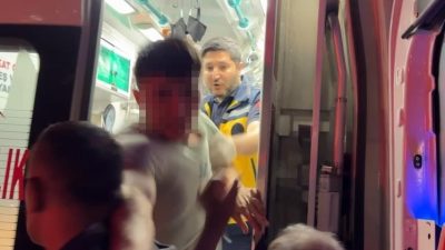 Aksaray’da 4. katın balkonuna çıkarak intihar girişiminde bulunan 17 yaşındaki