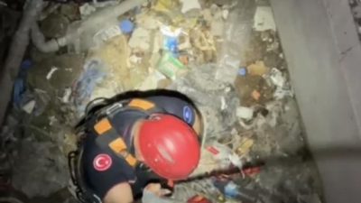 Kocaeli'nin şirin sahil ilçesi Karamürsel, itfaiye ekiplerinin imza attığı yürek