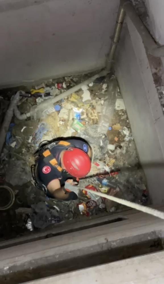 Kocaeli'nin şirin sahil ilçesi Karamürsel, itfaiye ekiplerinin imza attığı yürek
