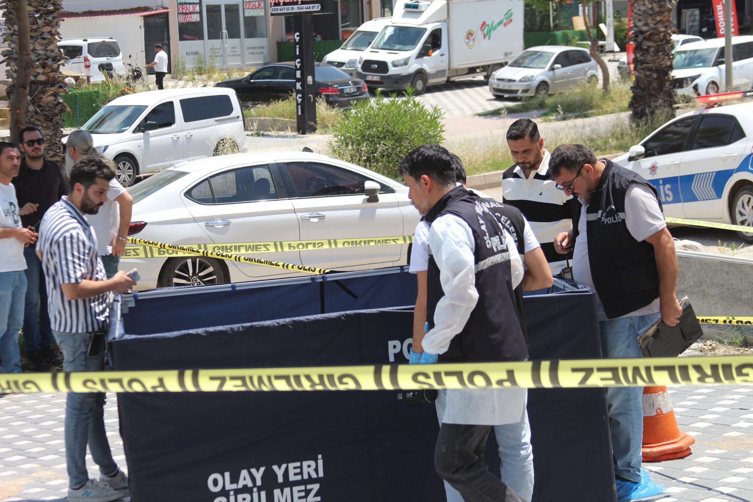 Emekli polis oğlunu öldürdü