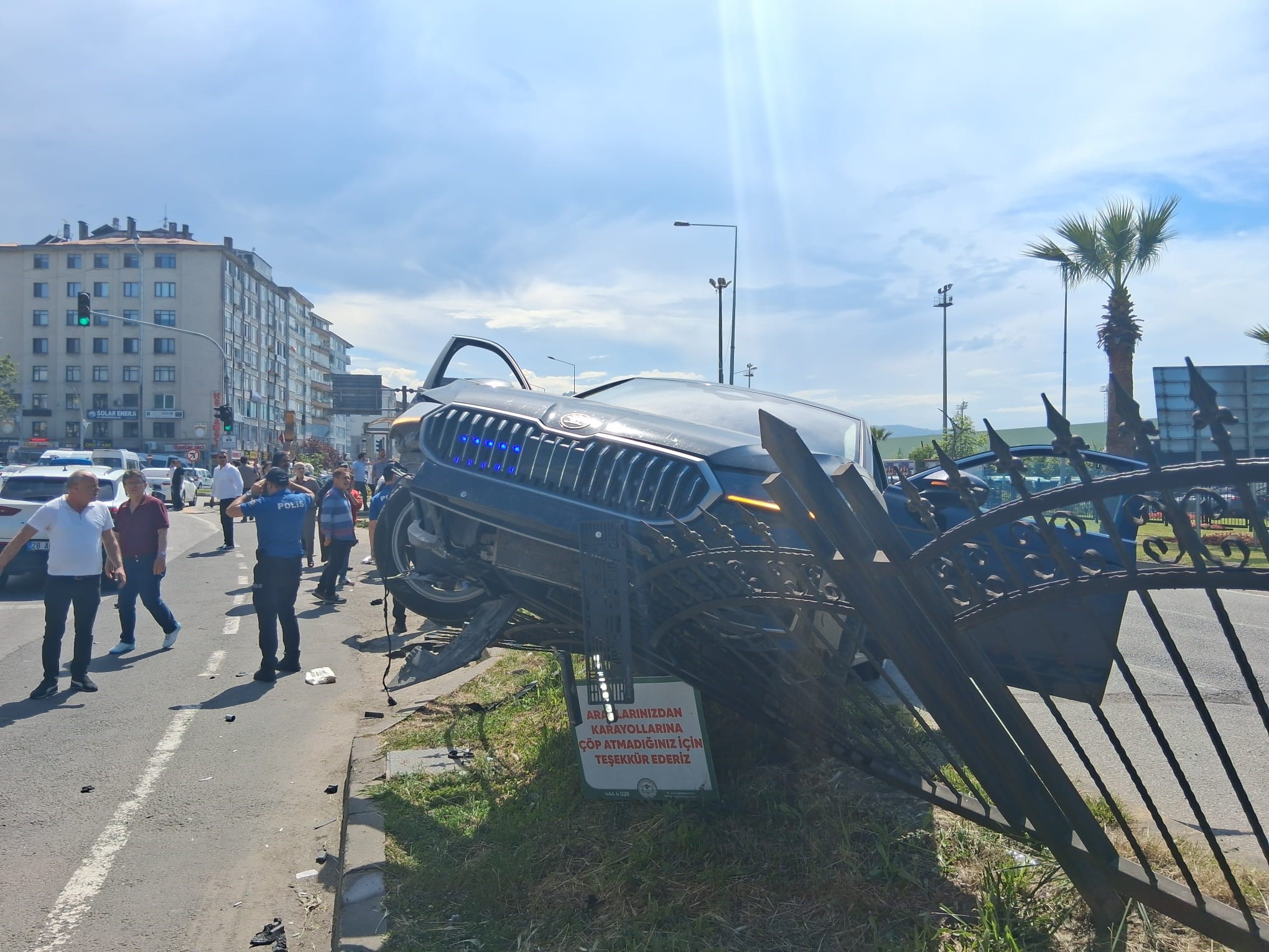 Refah partisi genel başkan yardımcısının makam aracı kazaya karıştı