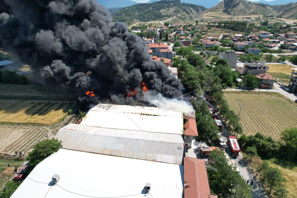 Fabrika alevlere teslim oldu!