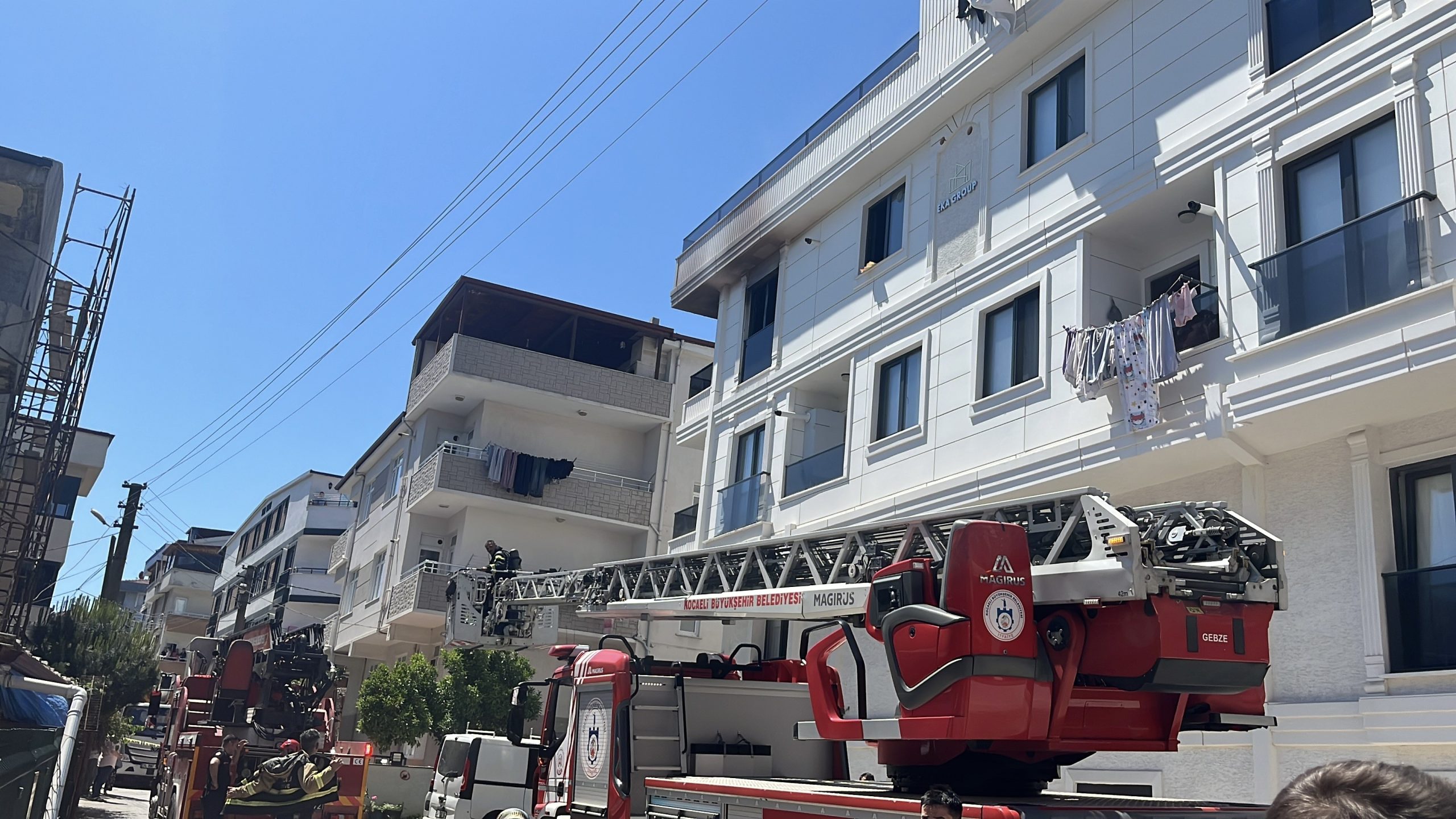 Kocaeli'de facia: Hamile kadın ve 2 çocuğu mahsur kaldı