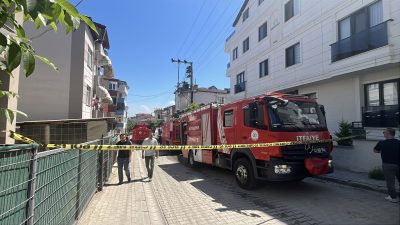 Kocaeli'nin Darıca ilçesinde 5 katlı binanın 4'üncü katında çıkan yangında