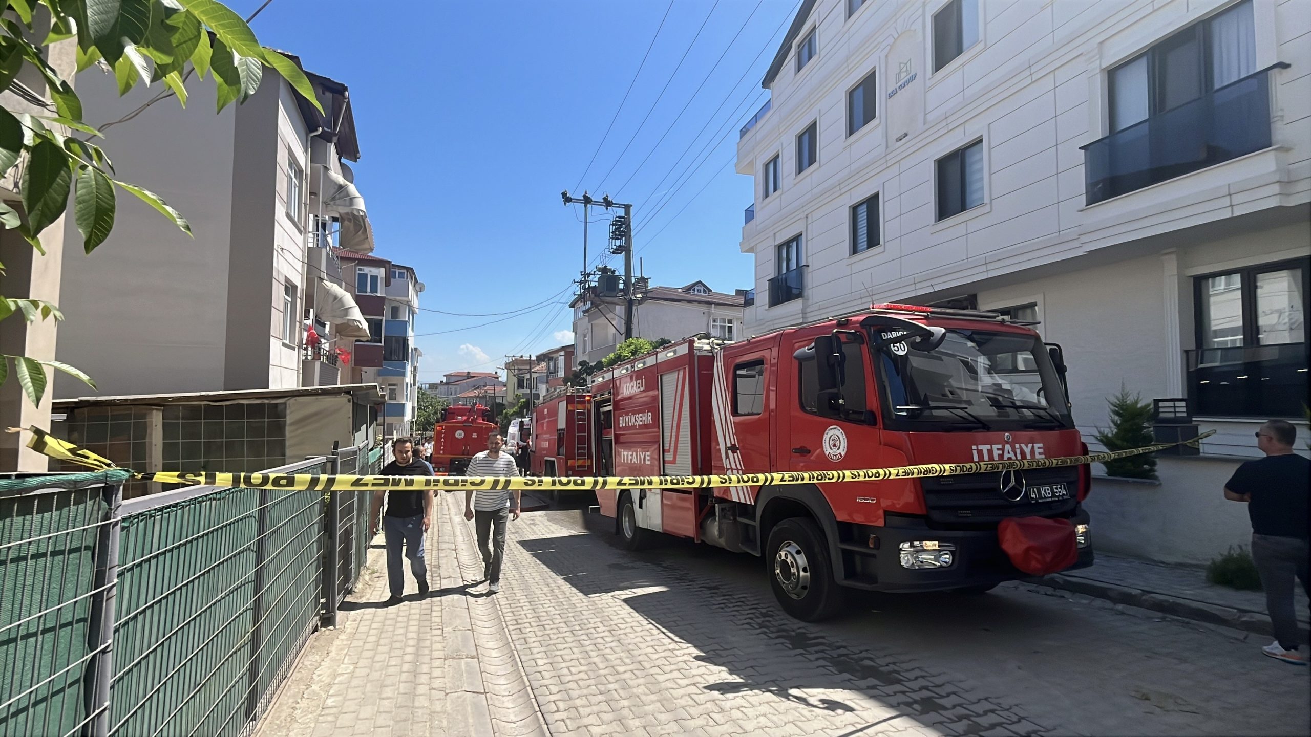 Kocaeli'de facia: Hamile kadın ve 2 çocuğu mahsur kaldı
