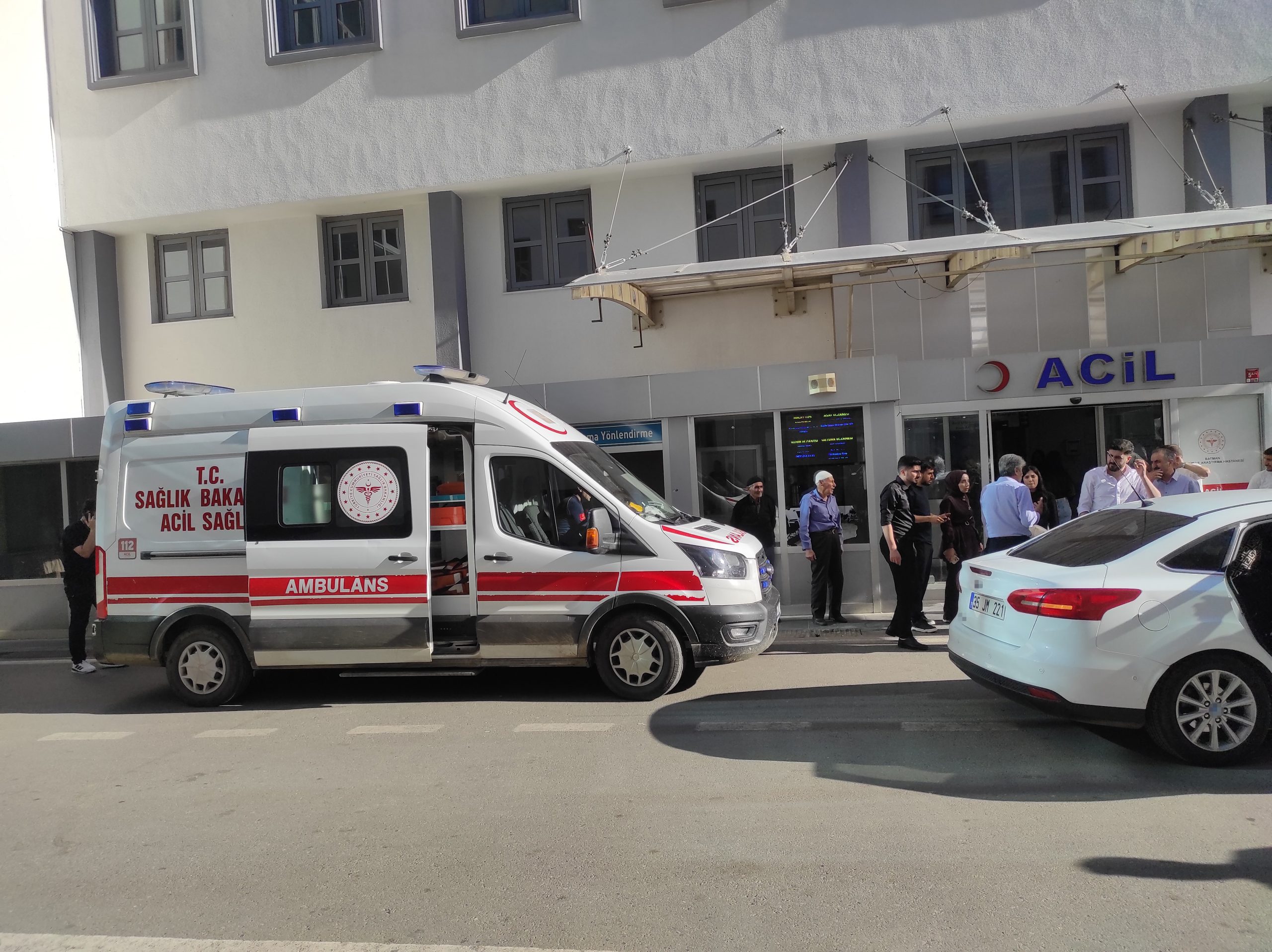 Taşlı sopalı kavga: Çok sayıda yaralı var!