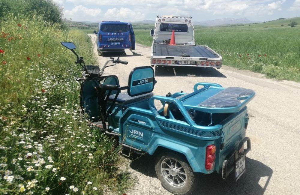 Isparta'nın Yalvaç ilçesinde, eşini kasabada yolcu ettikten sonra elektrikli bisikletiyle