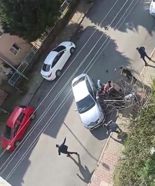 Kocaeli'nin Gölcük ilçesinde eski eşini sokak ortasında 15 yerinden bıçaklayan