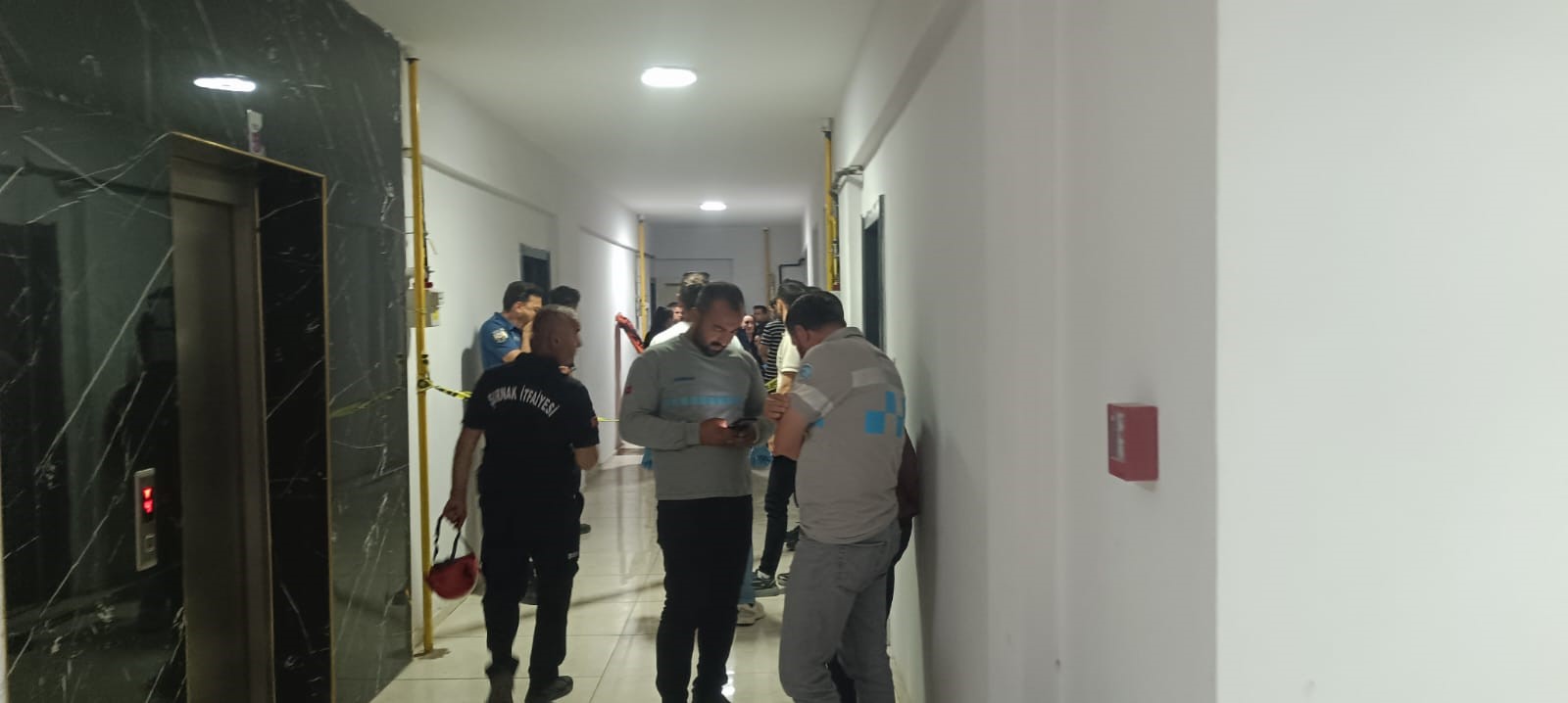 Genç hemşire evinde asılı halde ölü bulundu!