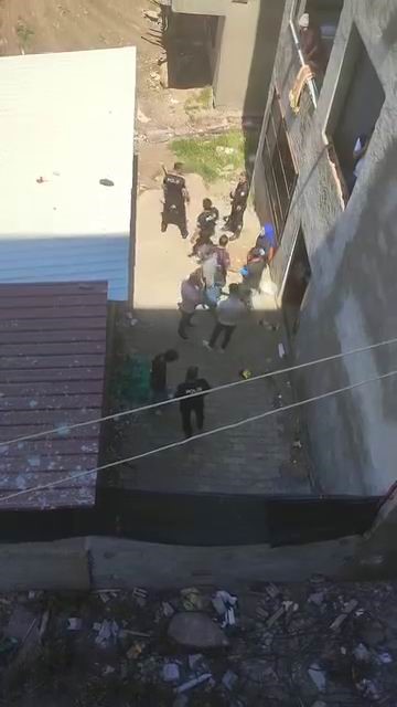 Diyarbakır'ın Sur ilçesinde iki grup arasında çıkan taşlı, sopalı ve