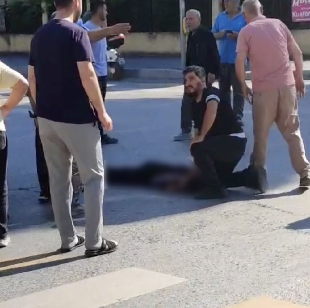 Servis aracının çarptığı gençten kahreden haber!