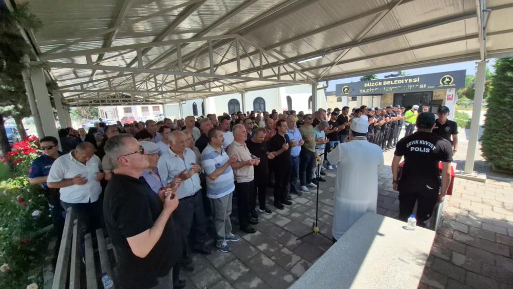 Polis memuru evinde ölü bulundu