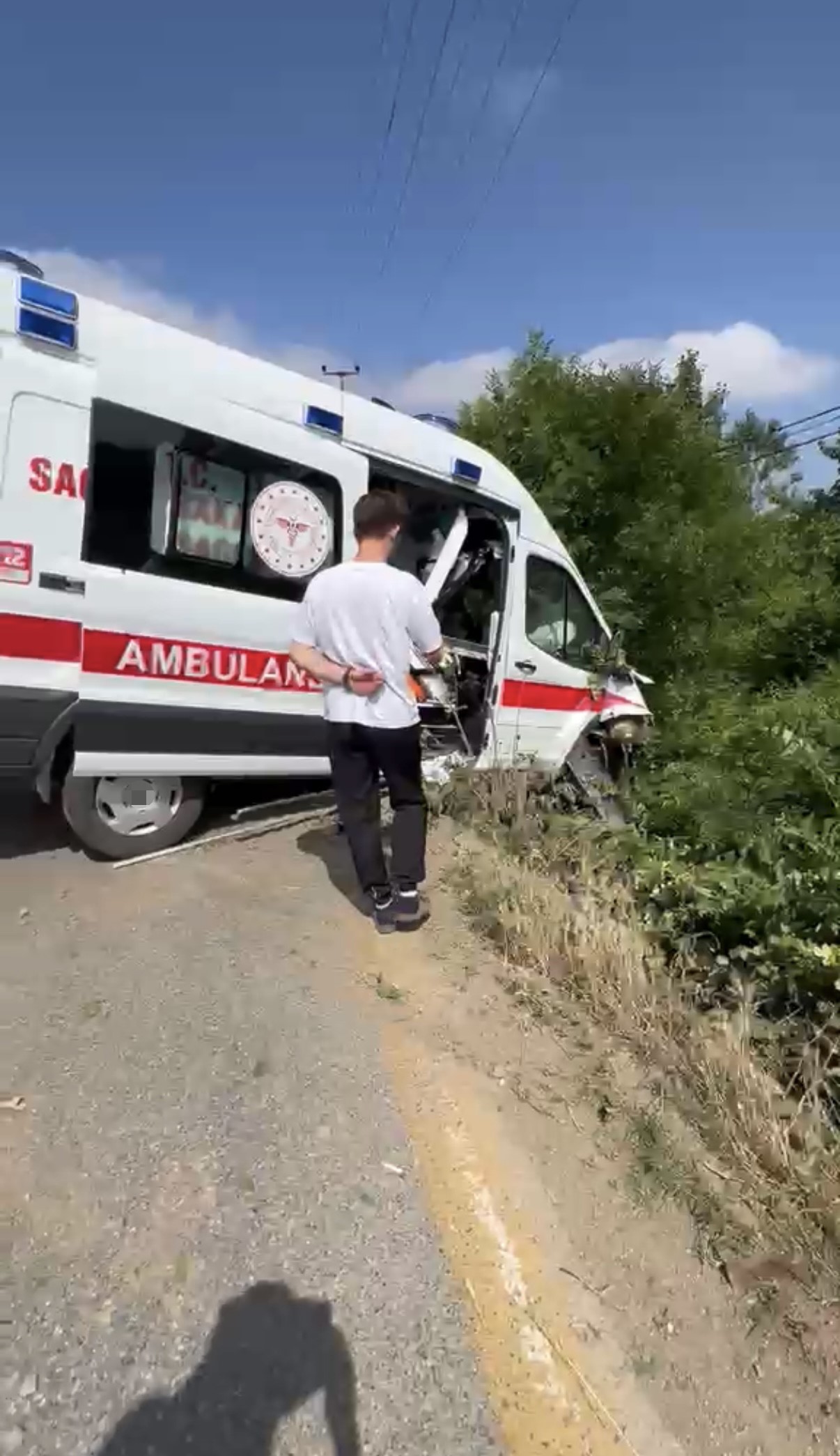Kandıra'da hasta taşıyan ambulans kaza yaptı!