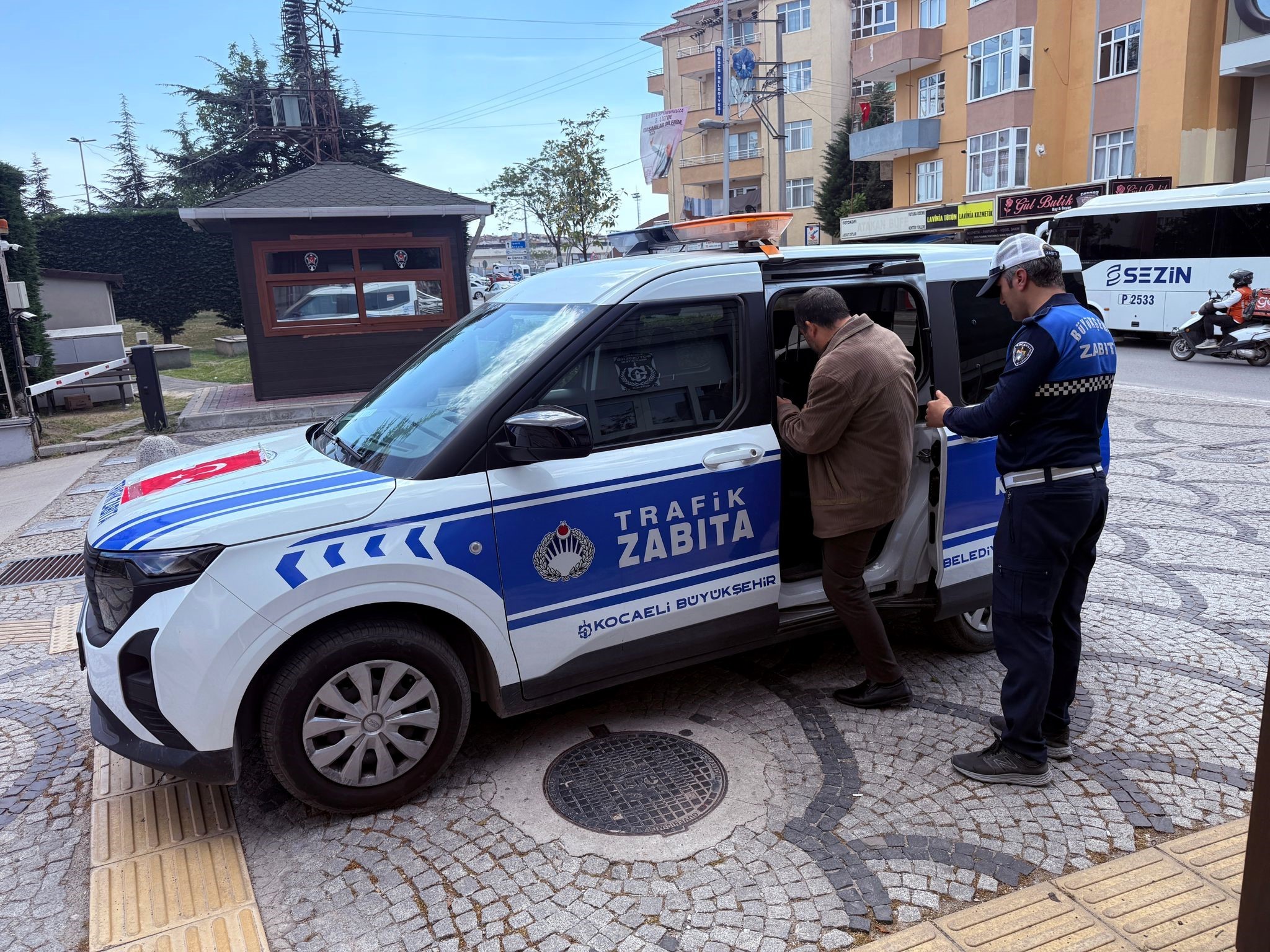 Kocaeli'de millet bahçesinde gezen kadın ekipleri harekete geçirdi