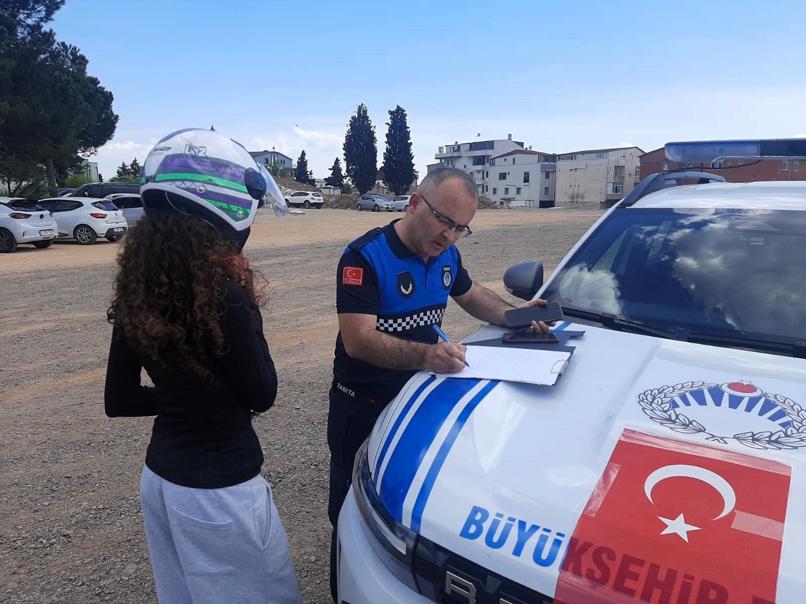 Kocaeli'de millet bahçesinde gezen kadın ekipleri harekete geçirdi