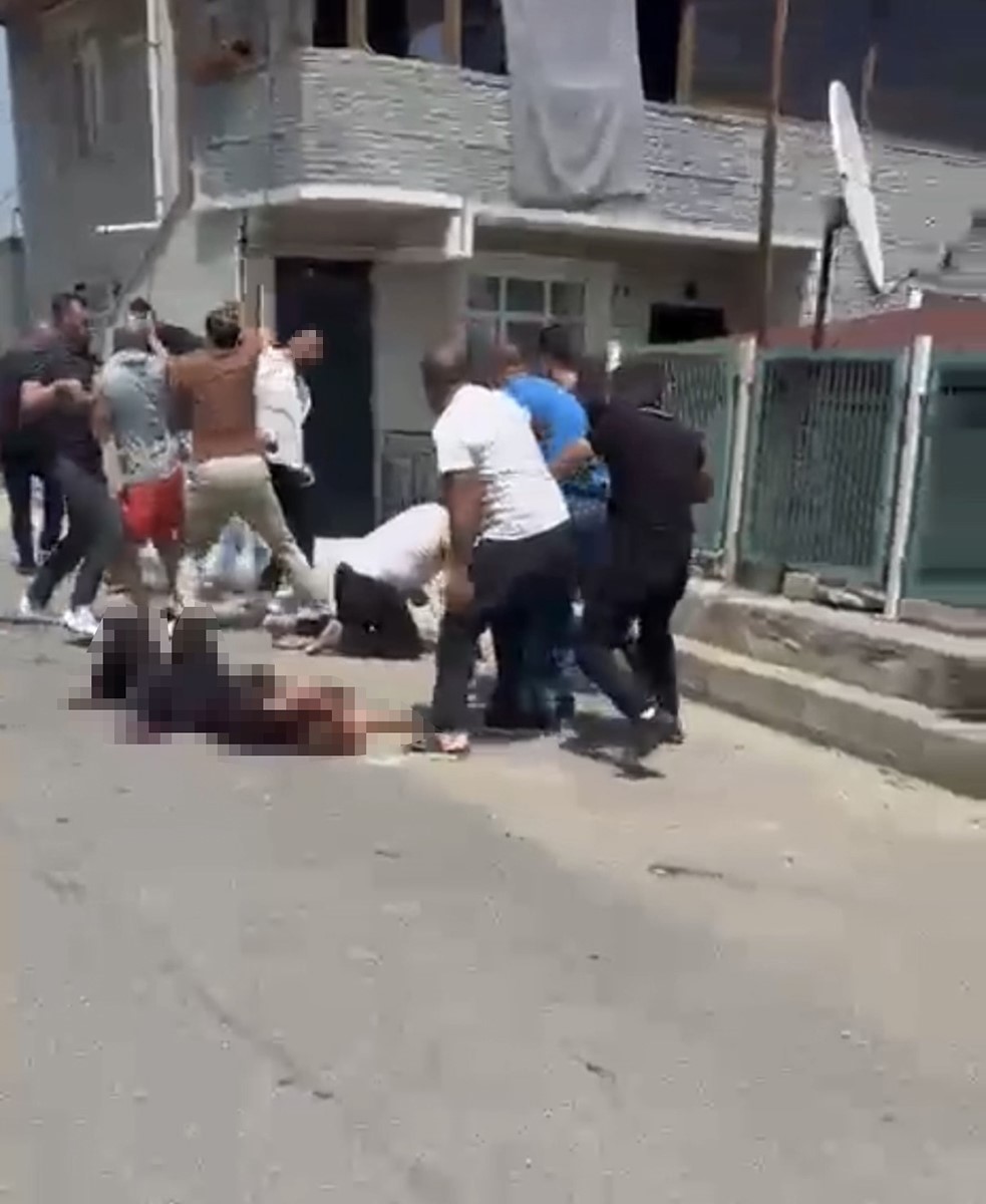 Kocaeli'nin Dilovası ilçesinde 5 çocuk annesi eşi Elif K.'yı sokak