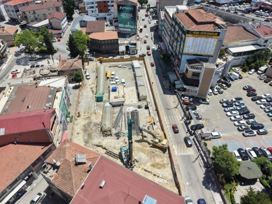 Gebze'de hayata geçirilen "Menzilhane Tam Otomatik Otopark ve Meydan Projesi"