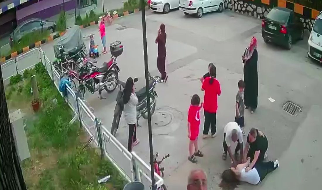 Adana’da apartmanın 12. katından düşen 14 yaşındaki kız çocuğu yaralandı.