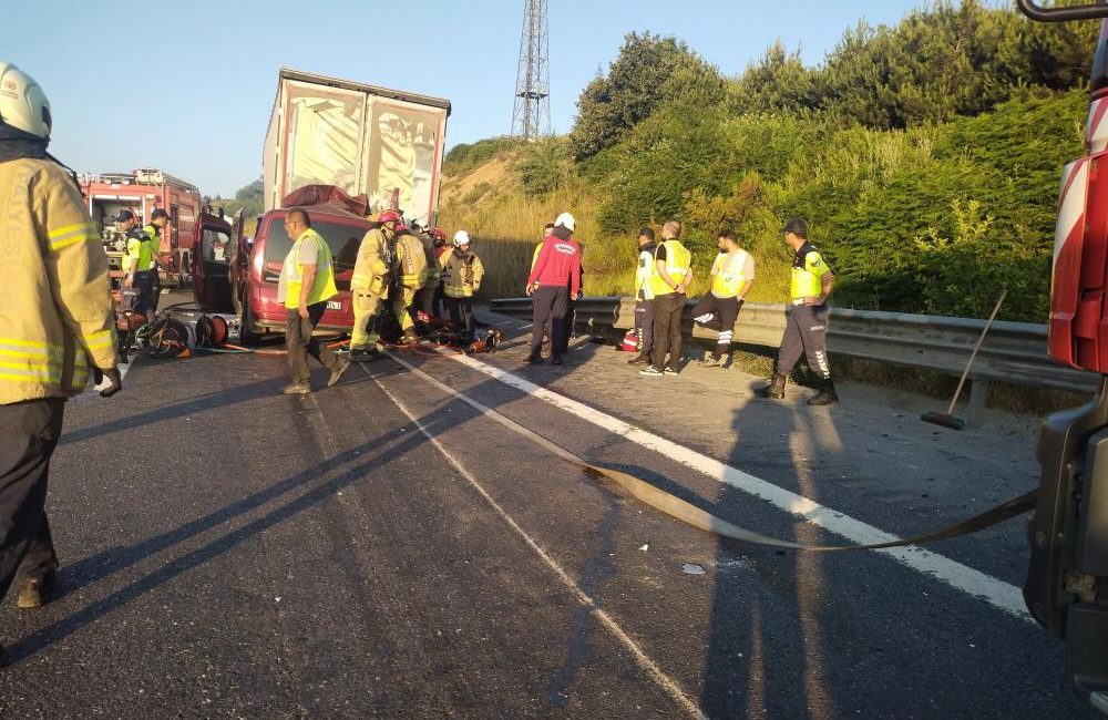 Kuzey Marmara Otoyolu Çekmeköy mevkiinde sabah saatlerinde meydana gelen feci