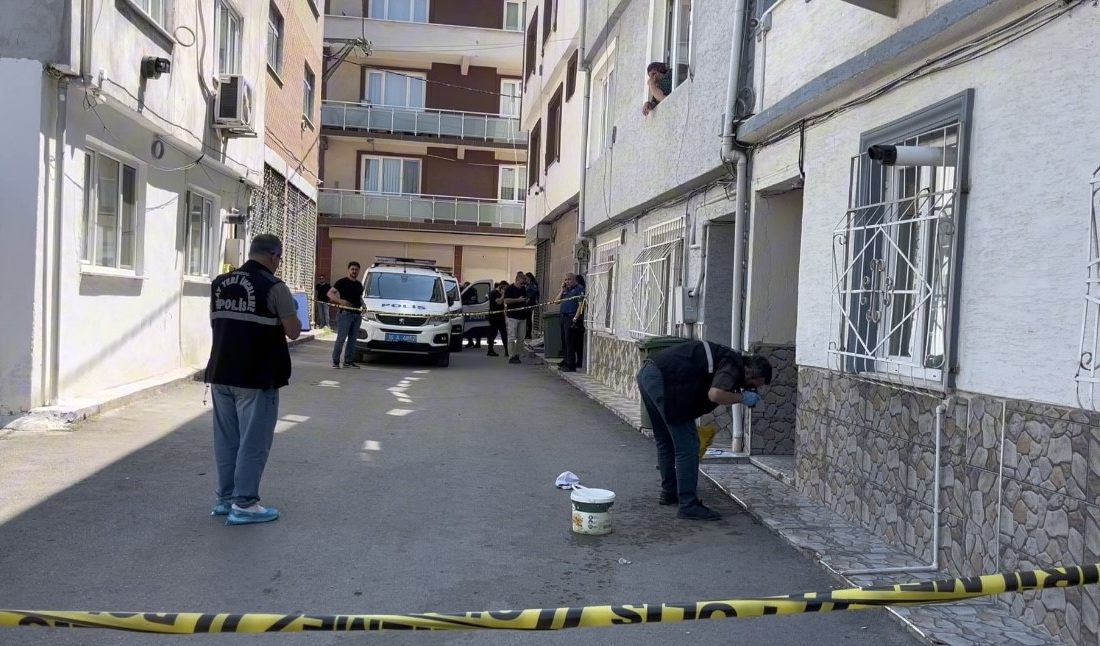 Bursa’nın Osmangazi ilçesinde husumetlisinin sokak ortasında pusuya düşürdüğü şahıs, vücuduna