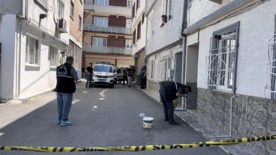 Bursa’nın Osmangazi ilçesinde husumetlisinin sokak ortasında pusuya düşürdüğü şahıs, vücuduna