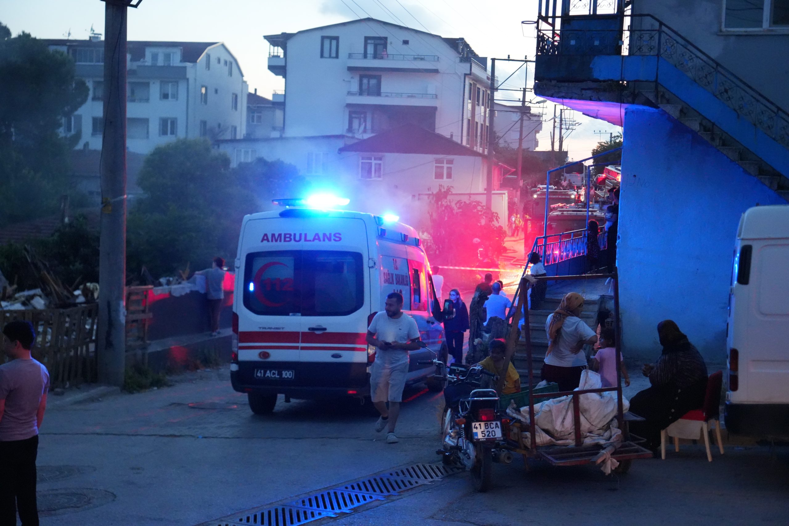 Kocaeli'de ev kundaklandı! Ortalık karıştı