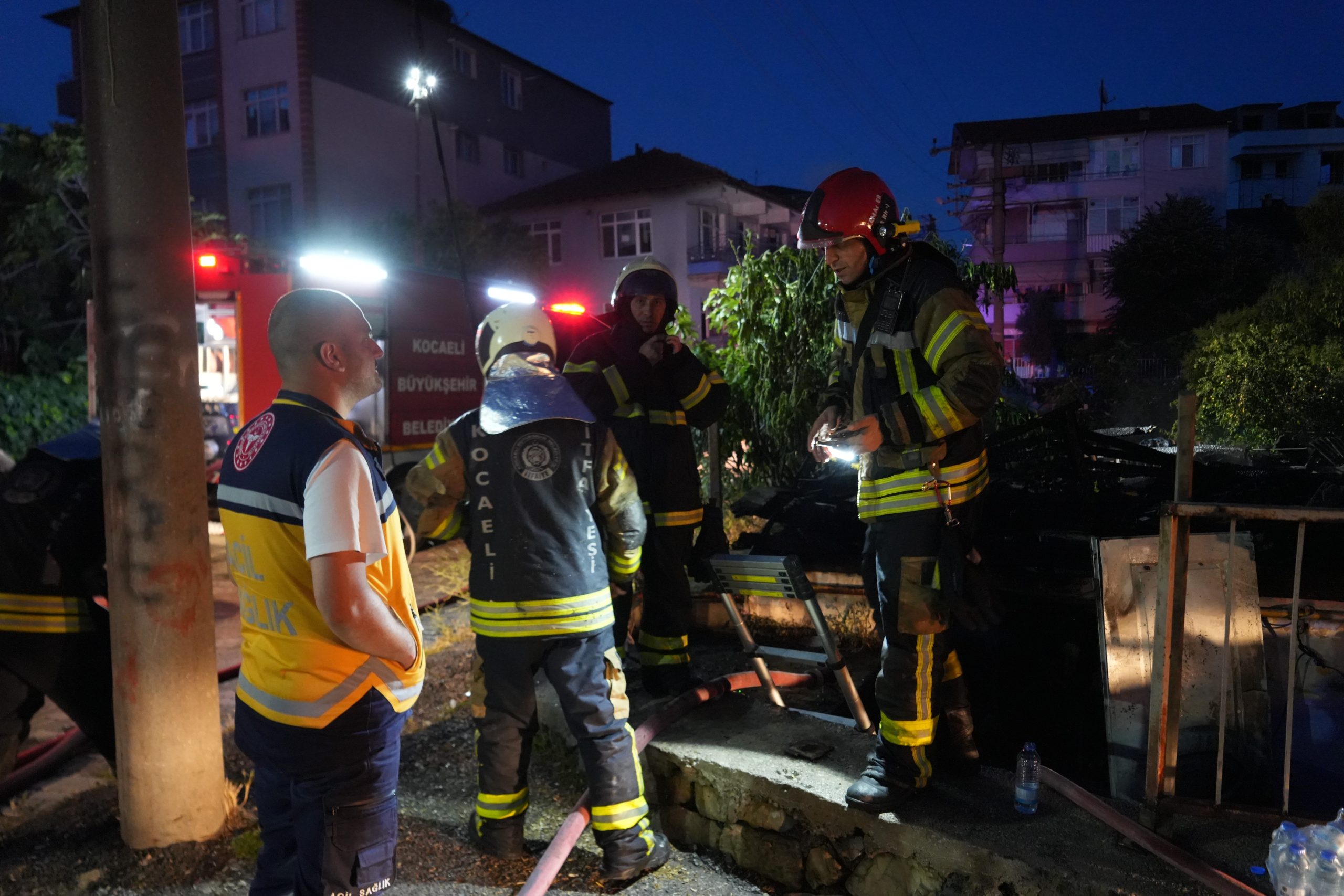Kocaeli'de ev kundaklandı! Ortalık karıştı