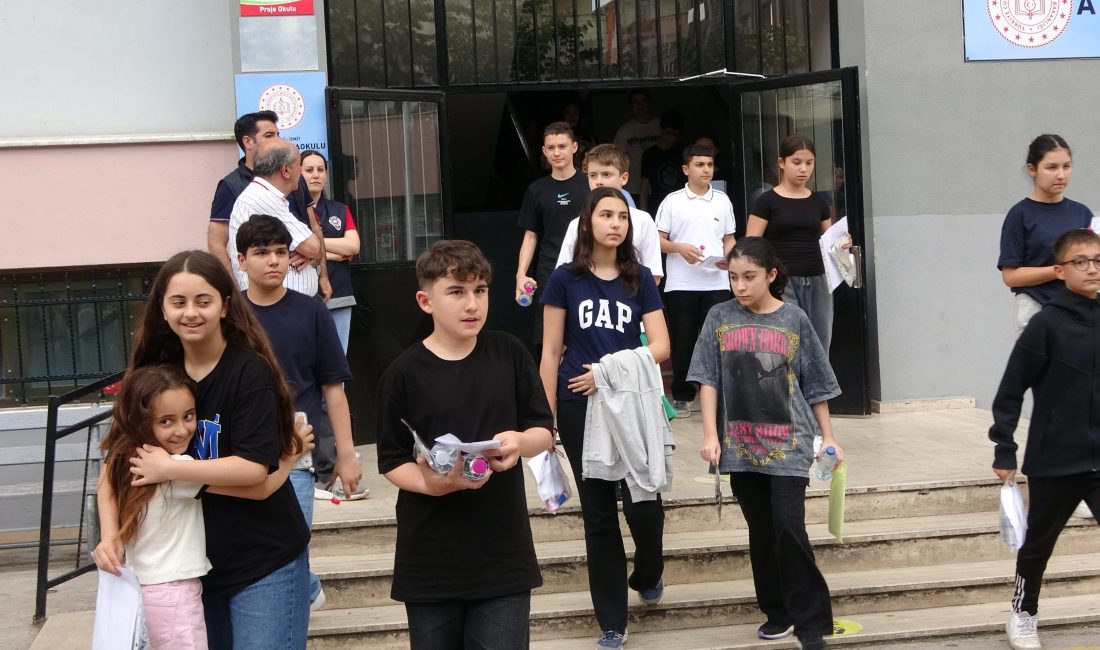 Kocaeli’de Liselere Geçiş Sistemi (LGS) kapsamındaki iki oturumlu merkezi sınav