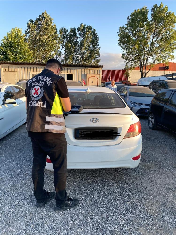 Kocaeli'de korsan taşımacılığın önlenmesine yönelik denetimlerini aralıksız sürdüren emniyet güçleri,