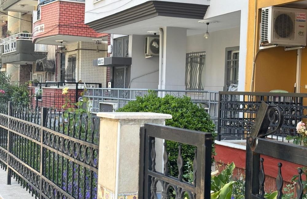 Manisa’nın Turgutlu ilçesinde, sabah saatlerinde feci bir kadın cinayeti ve