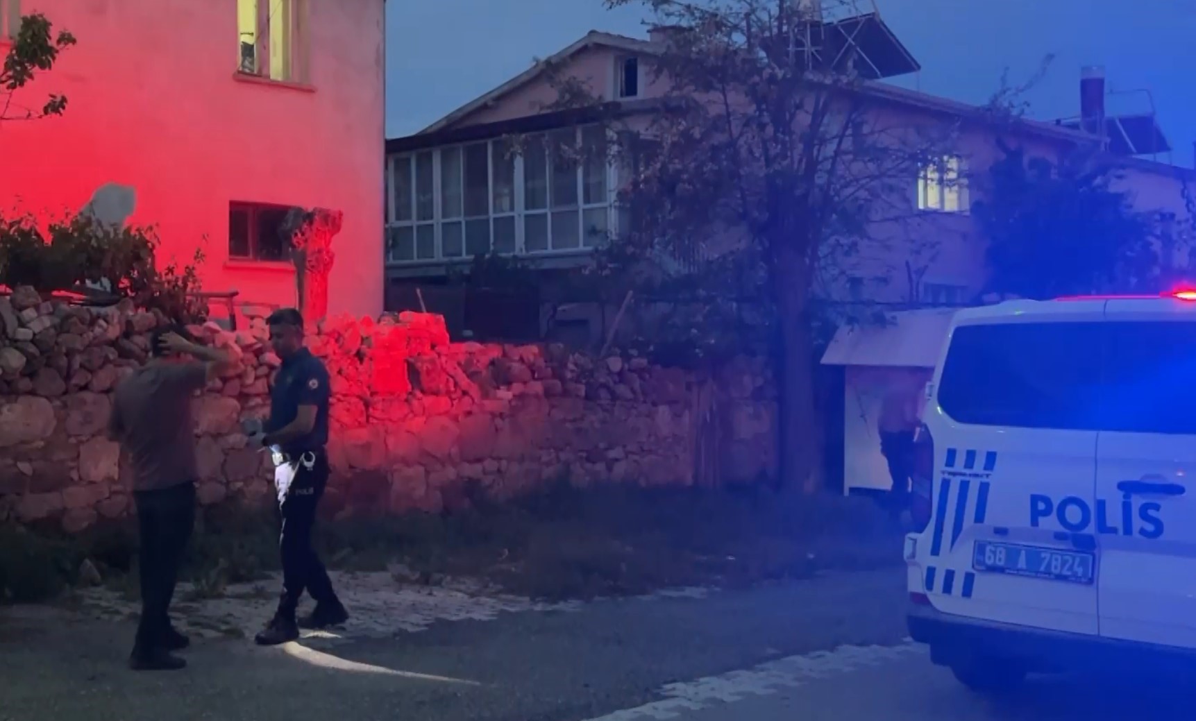 Aksaray’ın Güzelyurt ilçesinde aşırı alkol aldıktan sonra eve gelerek eşini