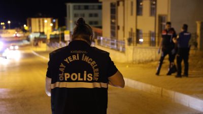 Elazığ’da Çatalçeşme Mahallesi TOKİ konutlarında sokak ortasında karşılaşan husumetli iki