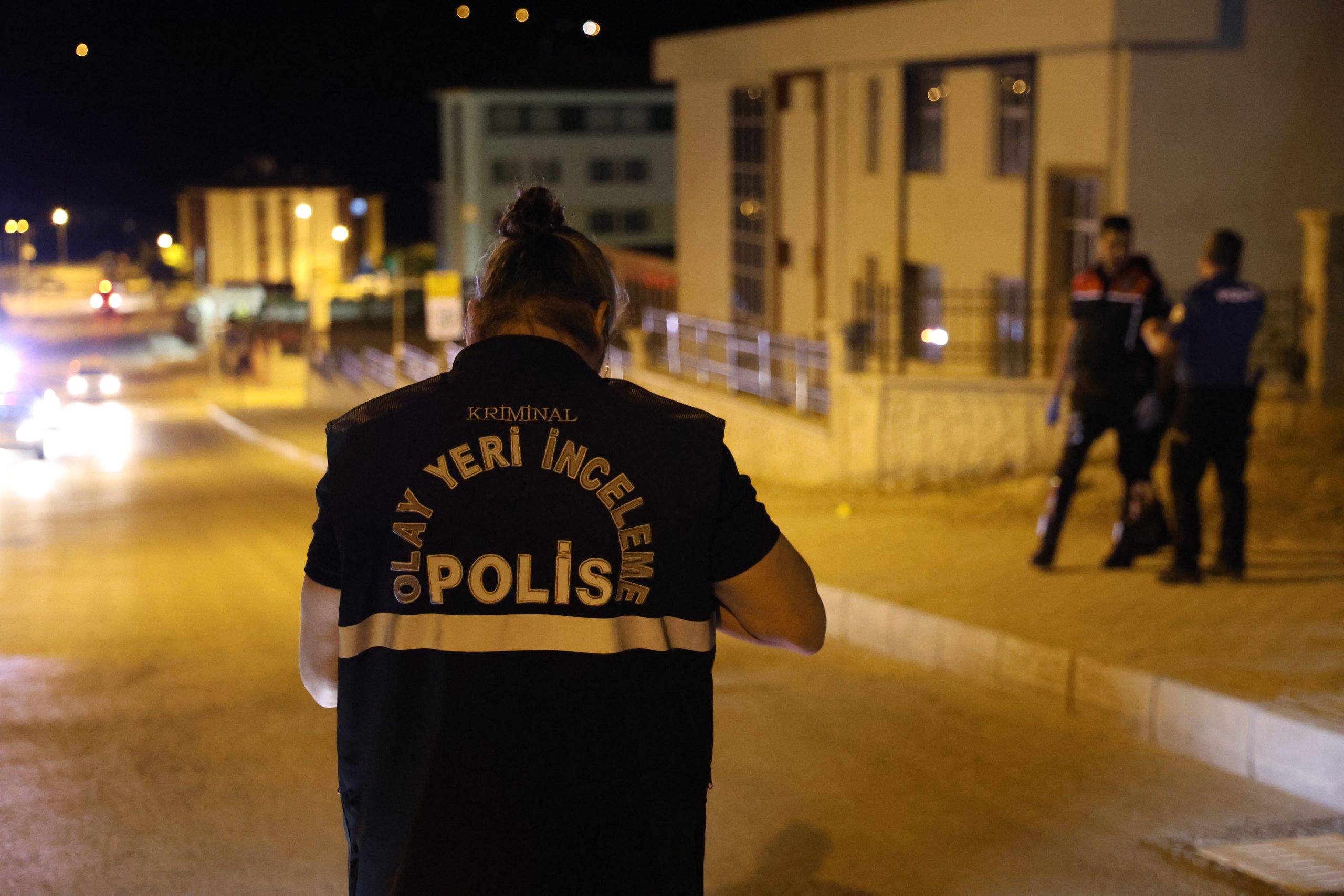 Elazığ’da Çatalçeşme Mahallesi TOKİ konutlarında sokak ortasında karşılaşan husumetli iki
