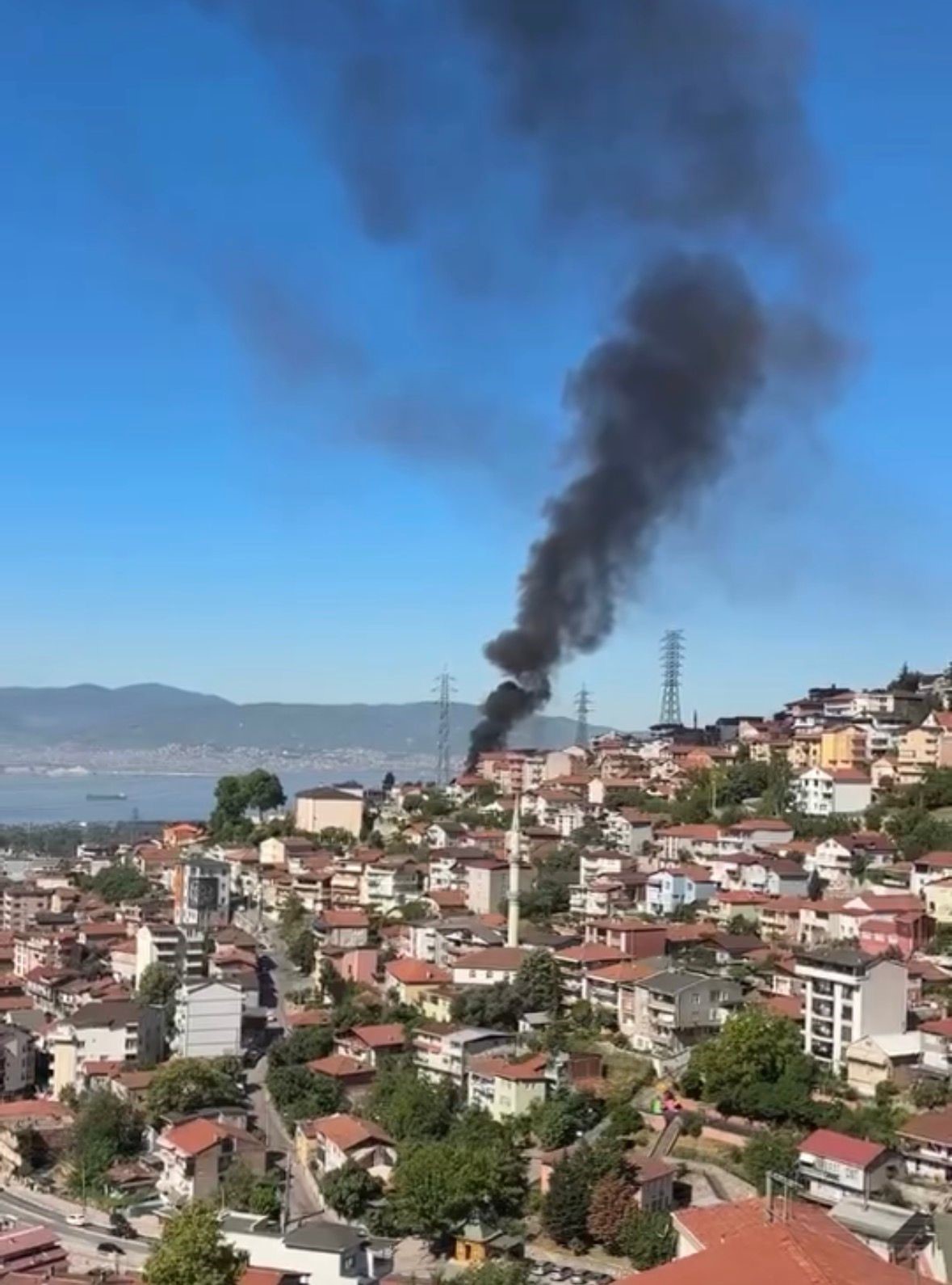 Kocaeli'de kundaklama: Ateşe verip kaçtı