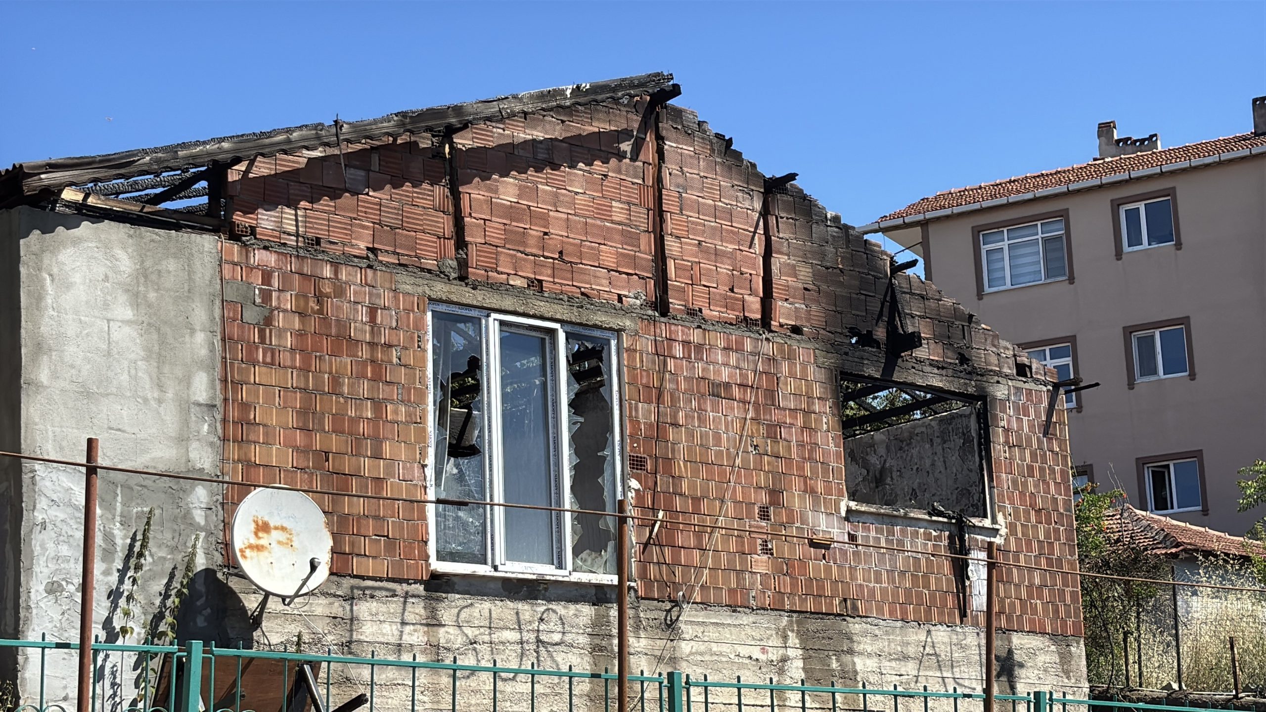Kocaeli'de kundaklama: Ateşe verip kaçtı