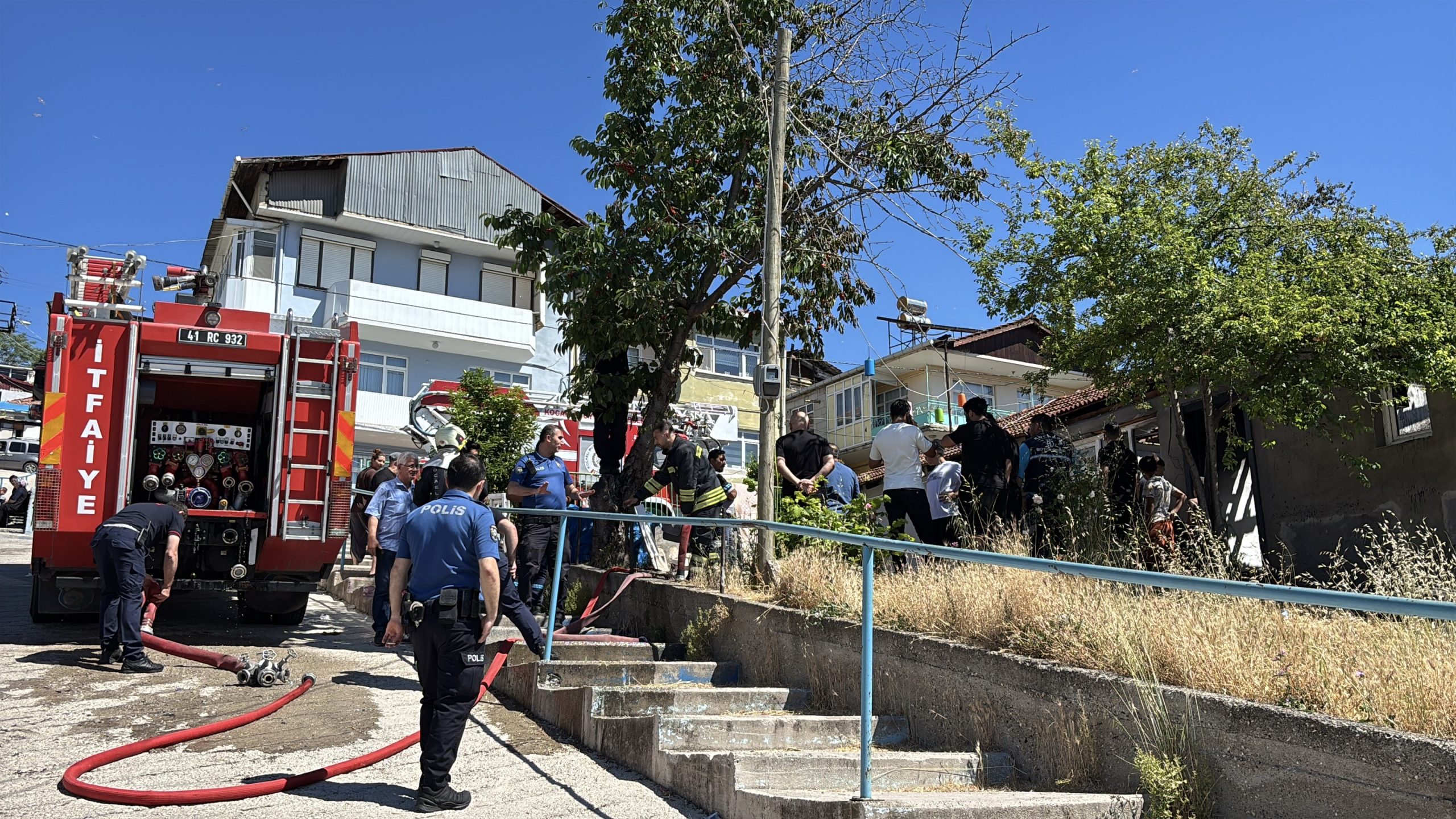 Kocaeli'de kundaklama: Ateşe verip kaçtı