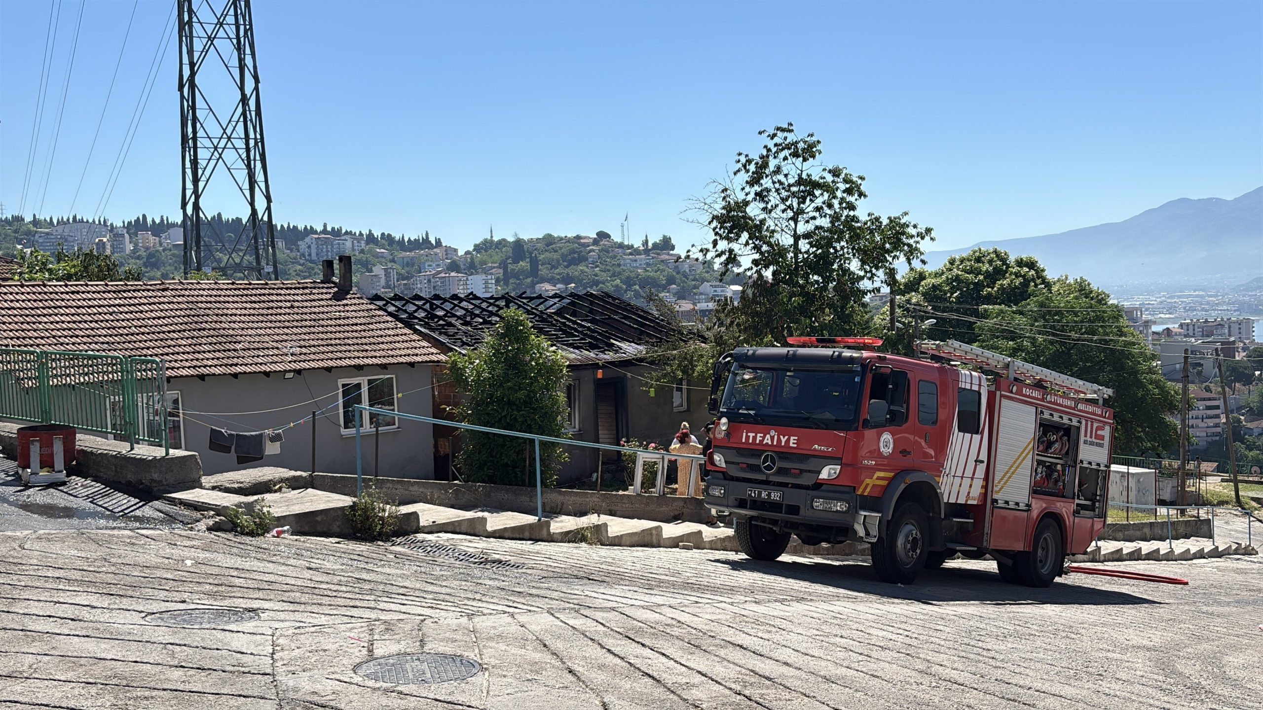 Kocaeli'de kundaklama: Ateşe verip kaçtı