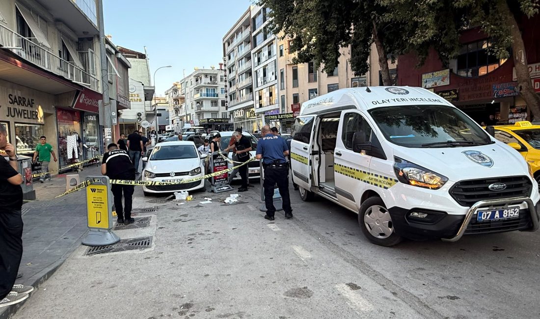Antalya’nın Serik ilçesinde bir pastaneden aldığı doğum günü pastasıyla evine