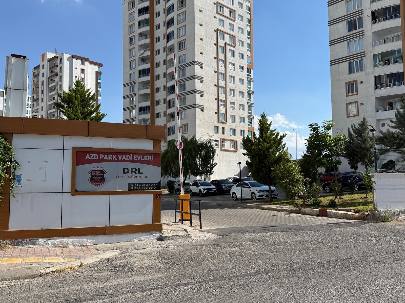 13 yaşındaki çocuk balkondan atlayarak can verdi!