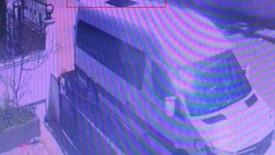 Kocaeli'nin Körfez ilçesinde iki ilkokul öğrencisi kız çocuğunu okul ve