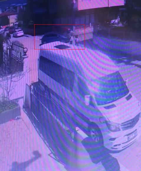 Kocaeli'nin Körfez ilçesinde iki ilkokul öğrencisi kız çocuğunu okul ve