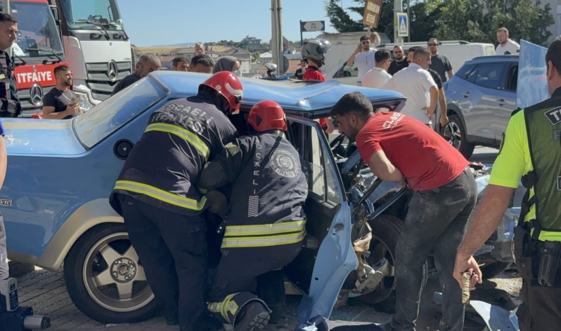 Kocaeli'de kontrolden çıkarak karşı şeritteki otomobille çarpışan aracın sürücüsü, tedavi