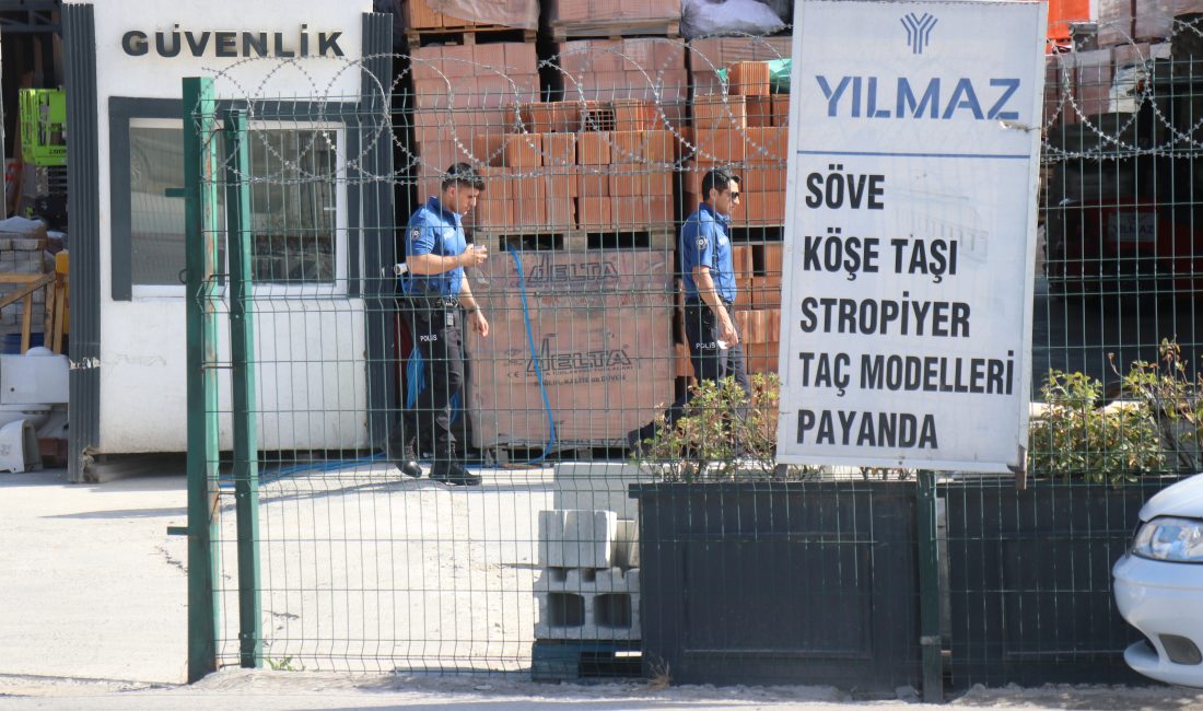 Sakarya'nın Adapazarı ilçesindeki bir yapı malzemeleri firmasında içinde 6 kişinin