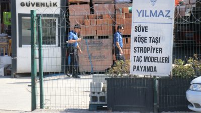 Sakarya'nın Adapazarı ilçesindeki bir yapı malzemeleri firmasında içinde 6 kişinin
