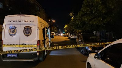 İstanbul Eyüpsultan’da sahte plakalı bir otomobille parkın önüne gelen kimliği