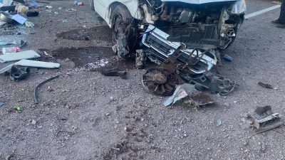 Elazığ’ın Palu ilçesinde sürücüsünün direksiyon hakimiyetini kaybettiği hafif ticari aracın
