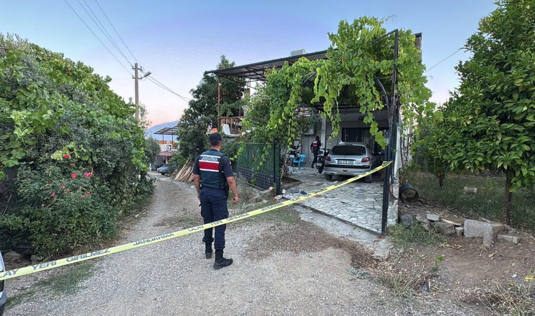 Muğla'nın Fethiye ilçesinde, komşular arasında bahçe kapısının çıkardığı gürültü nedeniyle