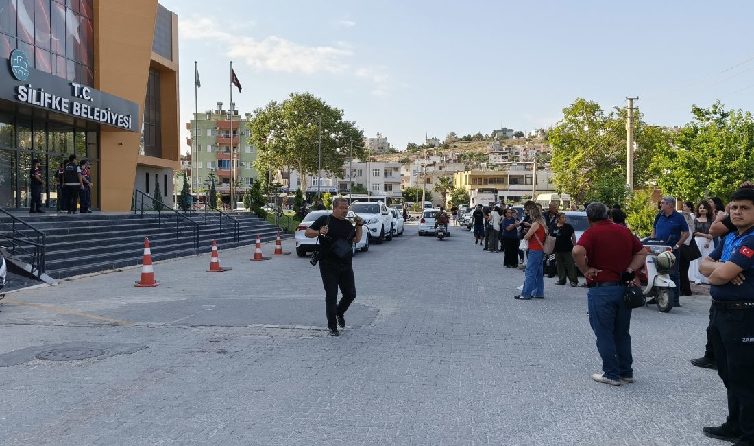 Mersin'in Silifke ilçe belediyesine yönelik düzenlenen operasyonda başkan Mustafa Turgut
